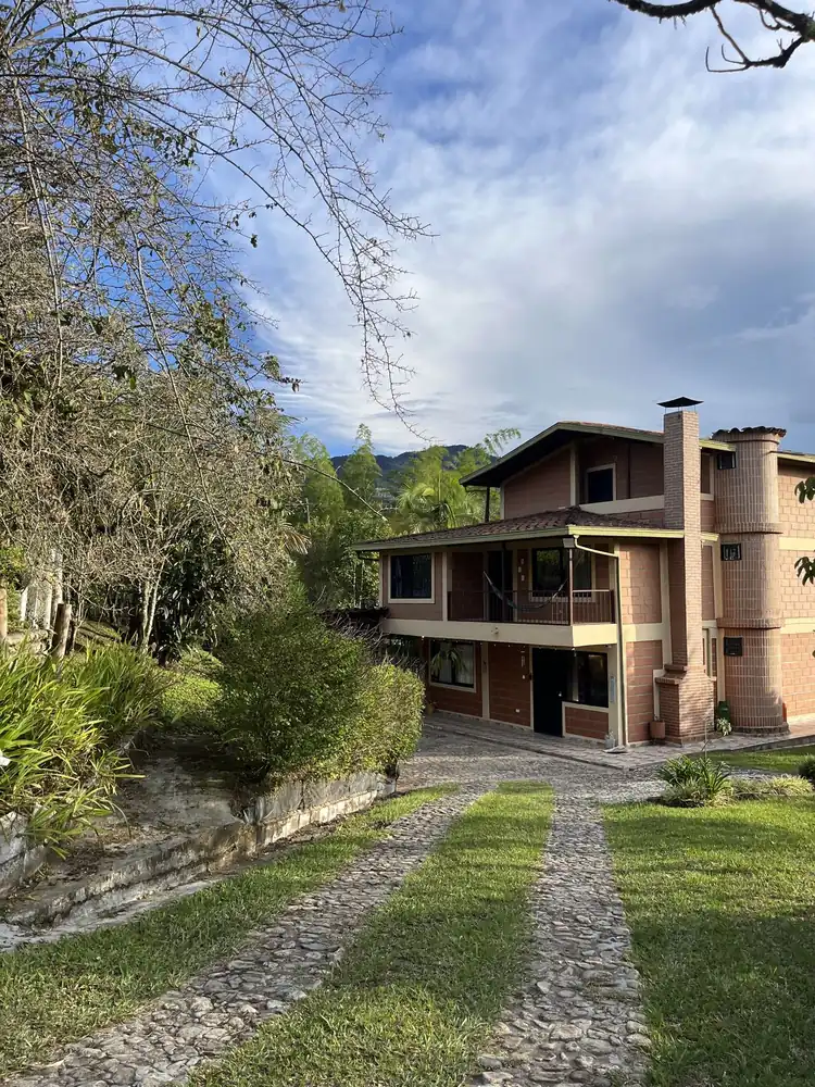 Alma Guatapé, fachada casa